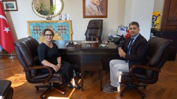 Aliağa İlçe Milli Eğitim Müdürü Zehra Tuba Kabakçıoğlu 9 Eylül Üniversitesi Buca Eğitim Fakültesi Dekanı Prof. Dr. Ercan Akpınarı makamında ziyaret etti. 