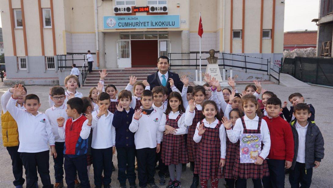 Aliağa İlçe Milli Eğitim Müdürü Sayın Erdal BAYHAN, Cumhuriyet İlkokulu ve Atatürk İlkokulu anasınıfını ziyaret etti.