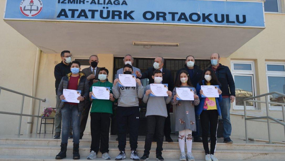 Atatürk Ortaokulunun Başarılı Öğrencileri Ödüllendirildi