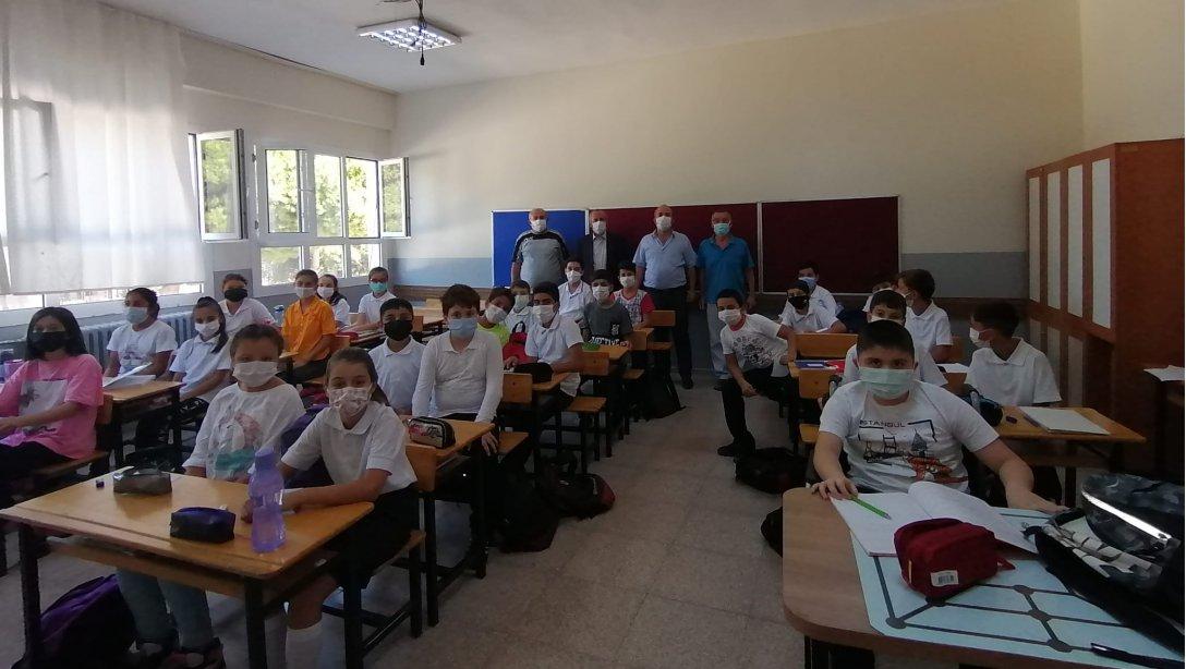 Aliağa İlçe Milli Eğitim Müdürü Dr.Erdoğan AKYÜZ Okul Ziyaretlerine Devam Ediyor