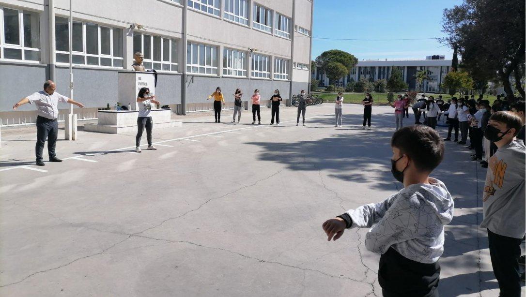 İlçe Milli Eğitim Müdürümüz Dr. Erdoğan AKYÜZ  Aliağa Ortaokulunu ziyaret etti.