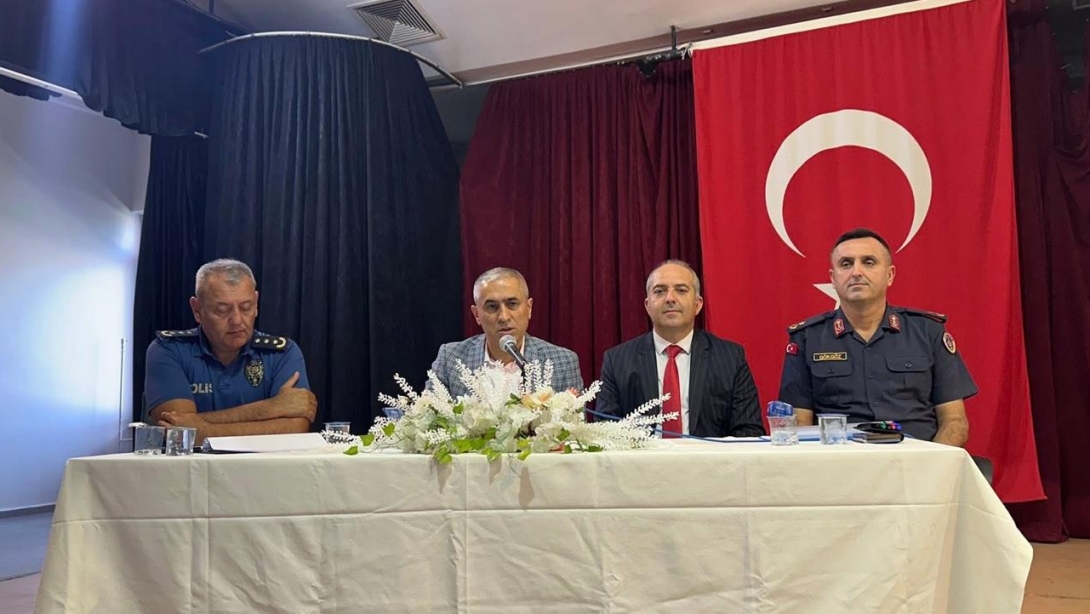 2025/2026 Eğitim Öğretim Yılı İlçe Yürütme Kurulu ve Alınacak Asayiş/Trafik Tedbirleri Toplantısı Yapıldı